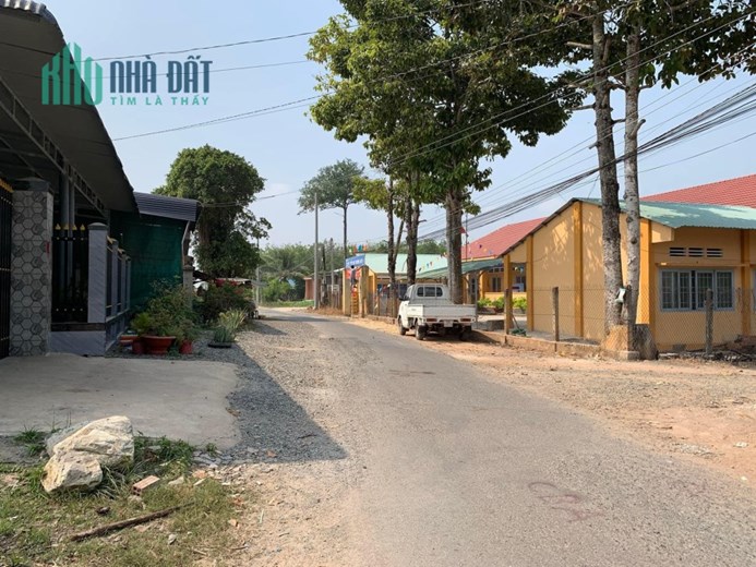 Cần bán 100m2 thổ cư kế trường học mt đường 5m. 450tr hết đất......