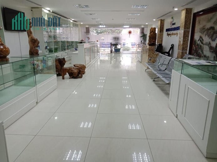 Cho thuê toà nhà kinh doanh văn phòng phố vip quận Đống Đa 11 tầng giá 700 triệu tháng.