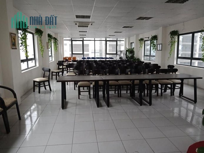 Cho thuê toà nhà kinh doanh văn phòng phố vip quận Đống Đa 11 tầng giá 700 triệu tháng.