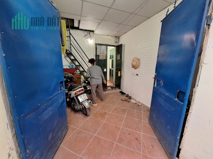Bán đất tặng nhàTrung Kính40m2, mt12m, ngõ thẳng, thông 3gác tránhSH 3,95 tỷ.