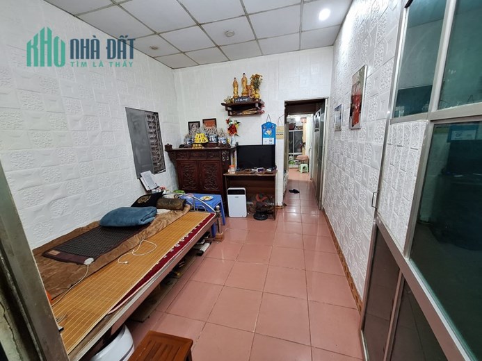 Bán đất tặng nhàTrung Kính40m2, mt12m, ngõ thẳng, thông 3gác tránhSH 3,95 tỷ.