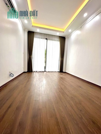 Bán Nhà Ngã 4 Sở 35m x 5 Tầng Nhà Mới Ô Tô Đỗ Cổng Giá 3.65 Tỷ.