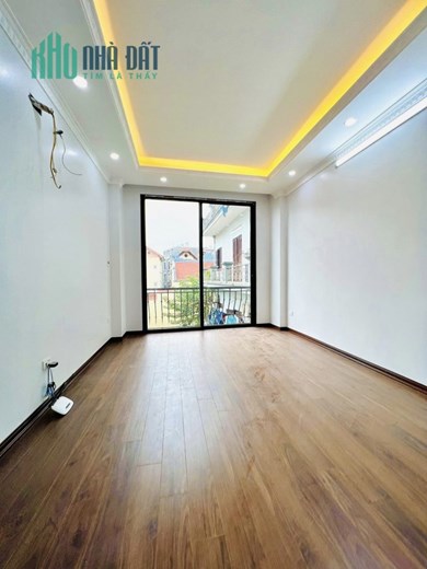 Bán Nhà Ngã 4 Sở 35m x 5 Tầng Nhà Mới Ô Tô Đỗ Cổng Giá 3.65 Tỷ.