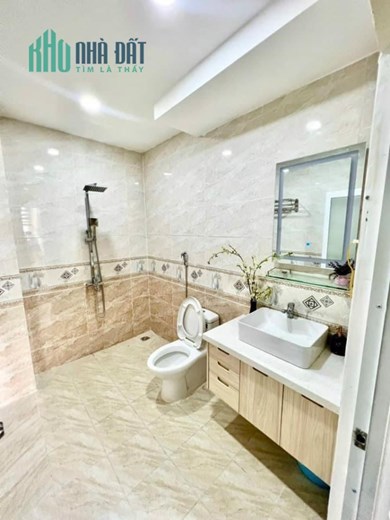 Bán nhà Phân Lô, Học Viện Tài Chính, Nhà Đẹp Long Lanh, MT 5,2m 5 Tầng  4,55 tỷ.