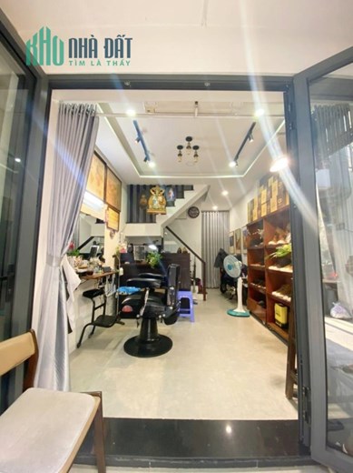 CẦN TIỀN - CHÍNH CHỦ BÁN GẤP NHÀ ĐẸP 3 TẦNG - GẦN MẶT TIỀN ĐƯỜNG - TIẾP GIÁP QUẬN 1 - CHỈ 4,3 TỶ