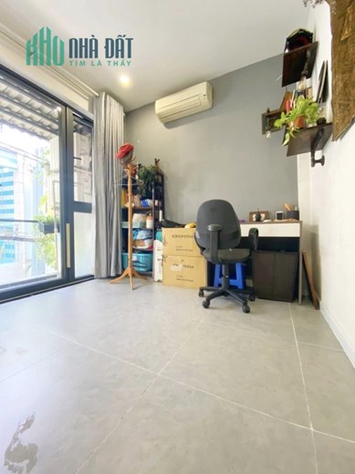 CẦN TIỀN - CHÍNH CHỦ BÁN GẤP NHÀ ĐẸP 3 TẦNG - GẦN MẶT TIỀN ĐƯỜNG - TIẾP GIÁP QUẬN 1 - CHỈ 4,3 TỶ
