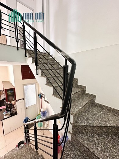 Bán nhà sát MT Hoàng Hoa Thám, 2 mặt HXH, ngang lớn 6.8m, KD quá tốt.