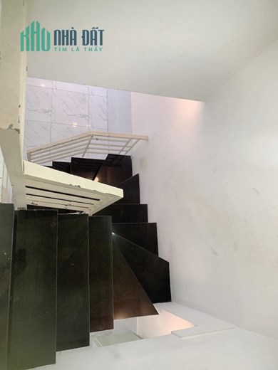 Bán nhà đường Nguyễn Bặc, Tân Bình, 21m2, 2.3x9, 2 tầng, 2PN, chỉ 2.65 tỷ TL chính chủ.