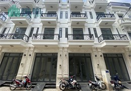 Bán nhà 1T 3L DT 4,5m x 18m MTKD Tô Hiệu Hòa Bình cách Đầm Sen