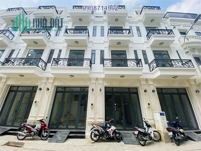 Bán nhà 1T 3L DT 4,5m x 18m MTKD Tô Hiệu Hòa Bình cách Đầm Sen
