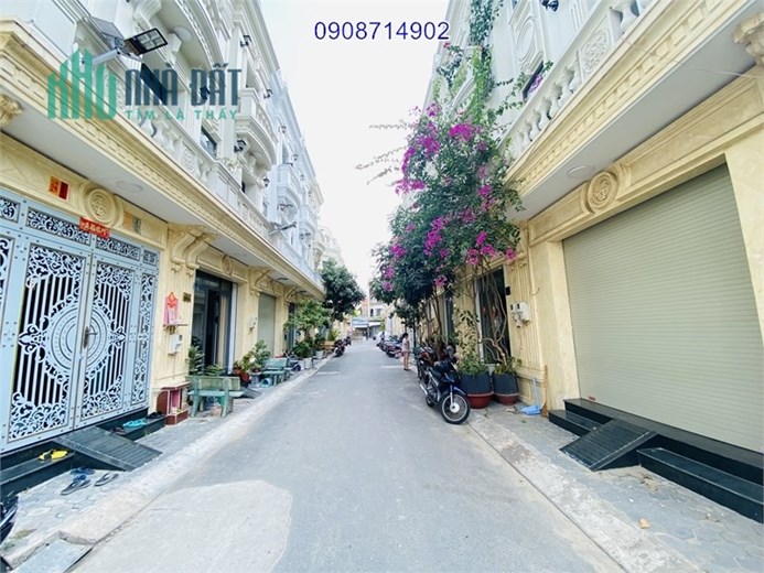 Bán nhà 1T 3L DT 4,5m x 18m MTKD Tô Hiệu Hòa Bình cách Đầm Sen