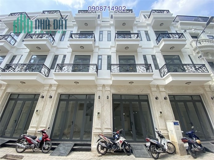 Bán nhà 1T 3L DT 4,5m x 18m MTKD Tô Hiệu Hòa Bình cách Đầm Sen