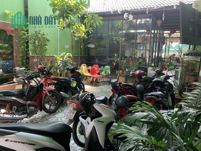 Chính chủ bán nhà 10x30 đang kinh doanh cf và đồ ăn cho học sinh