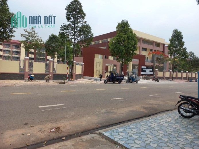 Chính chủ bán nhà 10x30 đang kinh doanh cf và đồ ăn cho học sinh