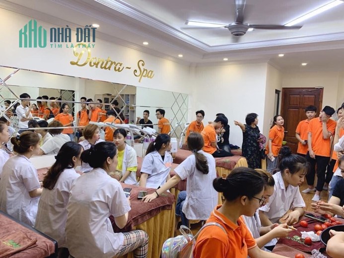 Do công việc đi nước ngoài nên muốn sang spa cho bạn nào thiện chí