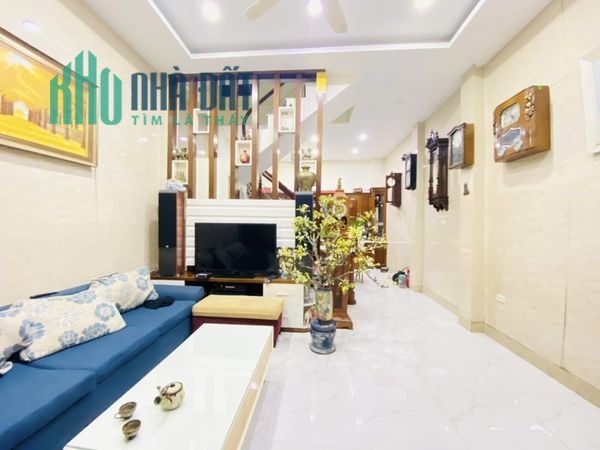Nhà đẹp phố Hoàng Văn Thái quận Thanh Xuân 45m2 nhỉnh 6 tỷ gara kinh doanh tặng nội thất