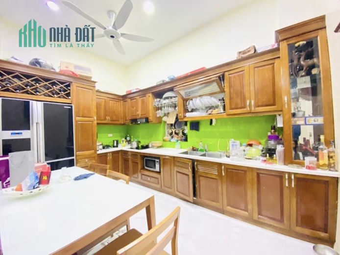 Nhà đẹp phố Hoàng Văn Thái quận Thanh Xuân 45m2 nhỉnh 6 tỷ gara kinh doanh tặng nội thất