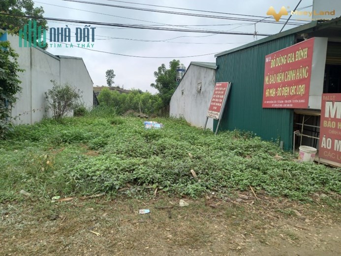 Bán Nhà thổ cư 3 tầng full nội thất. Đường chính ql2c. Cách chợ Tân Trào 1,5km .Giá chỉ  30 tr/m2