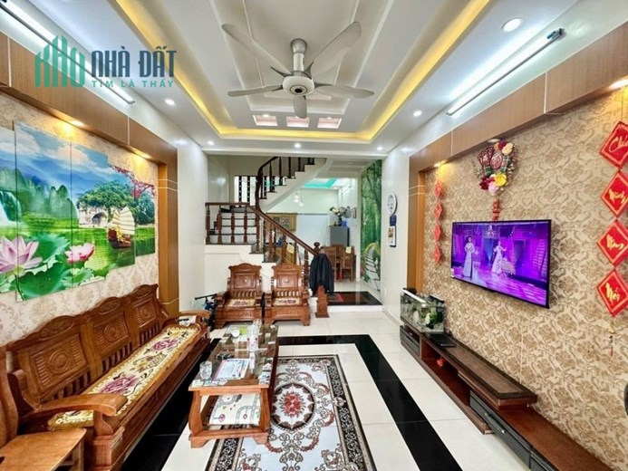 BÁN NHÀ CẦU GIẤY 50M2 Ô TÔ ĐỖ CỔNG, TIỆN ÍCH TUYỆT VỜI CHỈ 5 TỶ