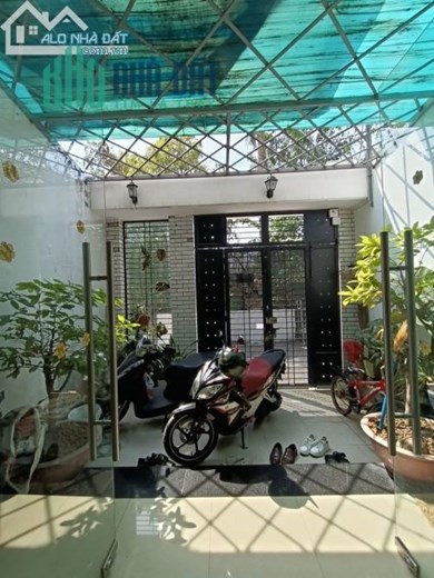 Bán nhà ngay trung tâm Quận 9. Giá rẻ