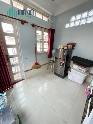 Nhà 5 tầng nở hậu L hẻm thông đường Trần Bình Trọng P2Q5
