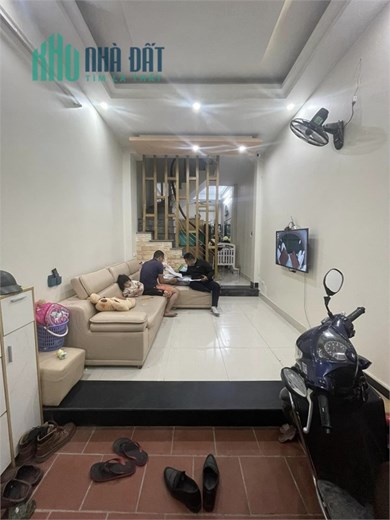 Cầu Giấy, ngõ thông KD, sát trường Đại Học, 40m2 giá chỉ hơn 5 tỷ, 0866585090
