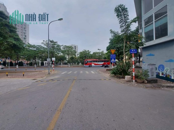CỤC SỐC.. KO THỂ TIN ĐƯỢC  MẶT PHỐ KINH DOANH CHỈ 2, 4 TỶ ( SÀI ĐỒNG, HÀ NỘI)