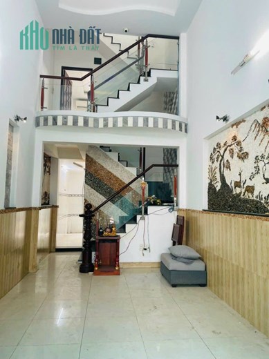 Bán nhà giá rẻ chính chủ ngay p16 gần trường học Phan Chu Trinh
-- Diện tích : Ngang 3.50m dài 14m