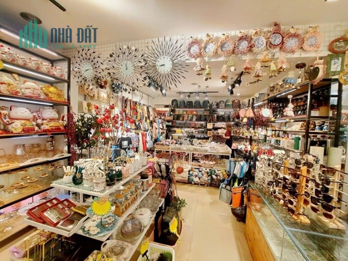 Bán đất, tặng nhà Doãn kế Thiện, Cầu Giấy. DT 124, MT10, giá 32 tỷ. Phương.