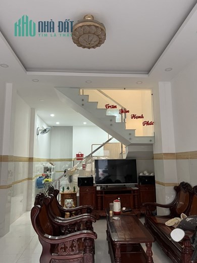 Nhà mặt tiền đường 835 phú hữu, DT 50m đúc 3 lầu