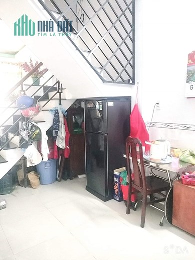 Kẹt Tiền Bán Gấp Nhà Lê Quốc Hưng Quận 4 . DT 80M Nhà 1 Trệt 2 Lầu 1 Sân Thượng. 3 PN. Giá 2 Tỷ