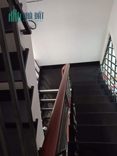 Kẹt Tiền Bán Gấp Nhà Lê Quốc Hưng Quận 4 . DT 80M Nhà 1 Trệt 2 Lầu 1 Sân Thượng. 3 PN. Giá 2 Tỷ