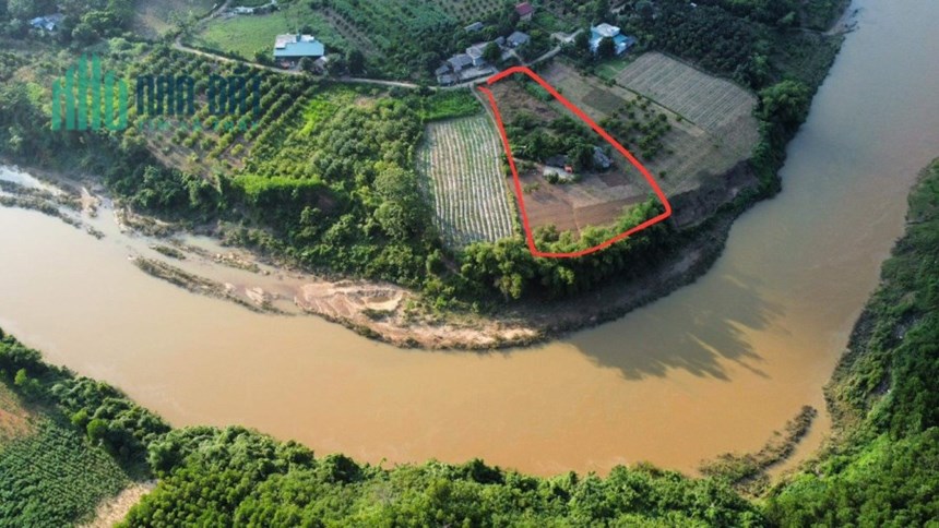 Siêu phẩm bám sông Bôi cực đẹp có tổng diện tích 3551m2 trong đó có 2110m2 thổ cư, giá chỉ 800k/m