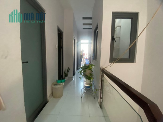 chính chủ gấp bán nhà 3 tầng quốc lộ 1A, hẻm xe hơi 5m, 53m2 chỉ 4.68 tỷ