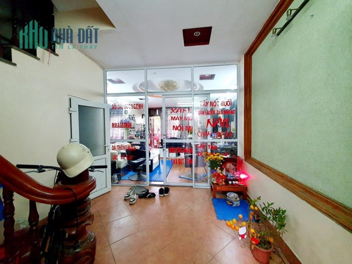Bán nhà Ngọc Thụy, Long Biên, mặt đường, hai thoáng, ô tô tránh, kinh doanh tốt. Nội thất xịn xò,