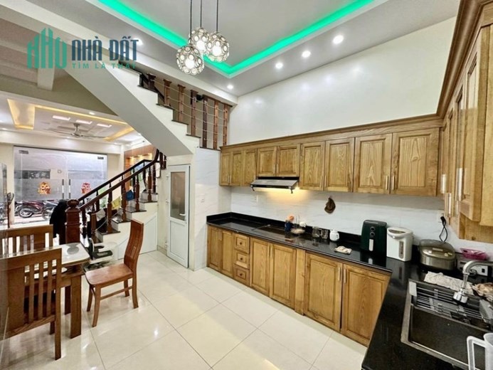 Bán nhà Phố Lạc Long Quân 45m2 5tầng 5.2tỷ mặt ngõ cách ô tô 5m gần Hồ Tây 0337628046
