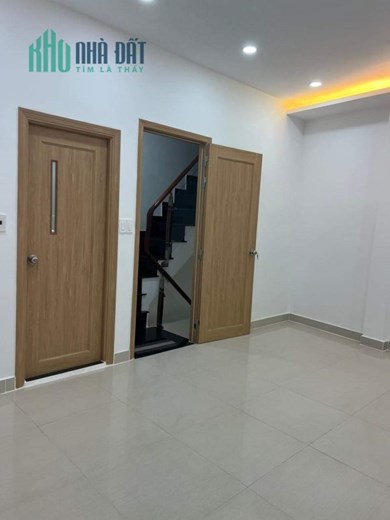 Bán Nhà Rẻ Đẹp Đoàn Văn Bơ Q4 
NGANG 5 X6.3m- 3 tấm  GIẢM 100 TRIỆU  cách Q1,Q2 có 1 phút