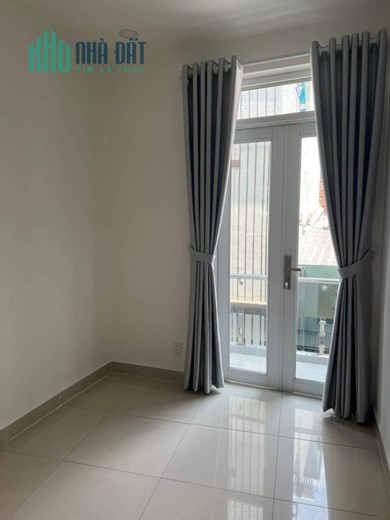Bán Nhà Rẻ Đẹp Đoàn Văn Bơ Q4 
NGANG 5 X6.3m- 3 tấm  GIẢM 100 TRIỆU  cách Q1,Q2 có 1 phút