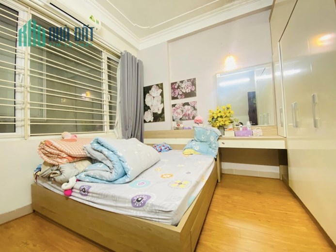 Bán nhà Hồ Tùng Mậu, Cầu Giấy, đẹp - ở luôn 33m2, 5 tầng, mt 3.8m, giá 3.6 tỷ.