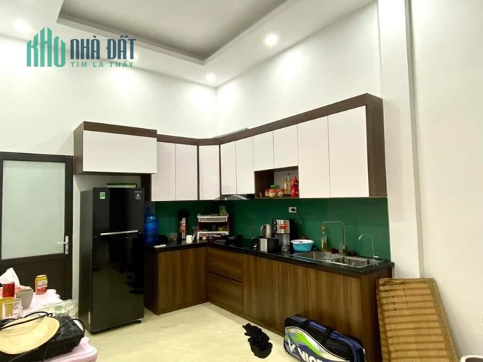 SIÊU HIẾM  BÁN NHÀ HÀNG XÓM VINCOM NGUYỄN CHÍ THANH  42M2 3TẦNG GIÁ 5TỶ5  NỘI THẤT FULL GỖ LIM  Ô