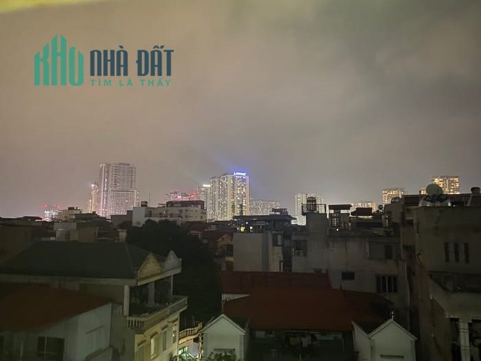 SIÊU HIẾM  BÁN NHÀ HÀNG XÓM VINCOM NGUYỄN CHÍ THANH  42M2 3TẦNG GIÁ 5TỶ5  NỘI THẤT FULL GỖ LIM  Ô