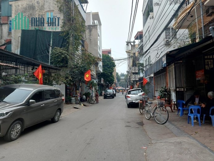 Cần B.Á.N nhà ngã  3 Ba La, ô tô đỗ cửa, 100m, 3 tầng, mt4m, nhỉnh 60TR/m2