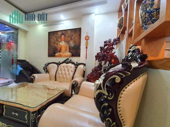 Cần Bán  Nhà Ngõ 92 Nguyễn Khánh Toàn - Cầu Giấy. 40m*6tầng. Mt: 3,8m. Giá chỉ nhỉnh 7 tỷ