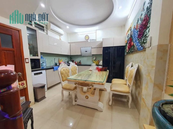 Cần Bán  Nhà Ngõ 92 Nguyễn Khánh Toàn - Cầu Giấy. 40m*6tầng. Mt: 3,8m. Giá chỉ nhỉnh 7 tỷ