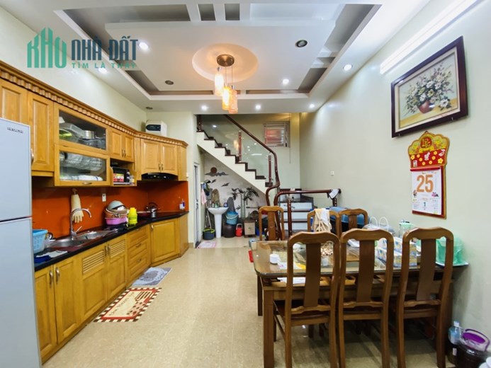 BA ĐÌNH  Phố Hoàng Hoa Thám giá 7.8 tỷ 42m x 4T , MT 5m
