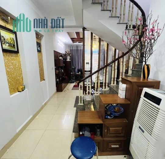 Chưa đến 2 tỷ có ngay căn nhà ở phố Cát Linh.