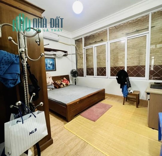 Chưa đến 2 tỷ có ngay căn nhà ở phố Cát Linh.