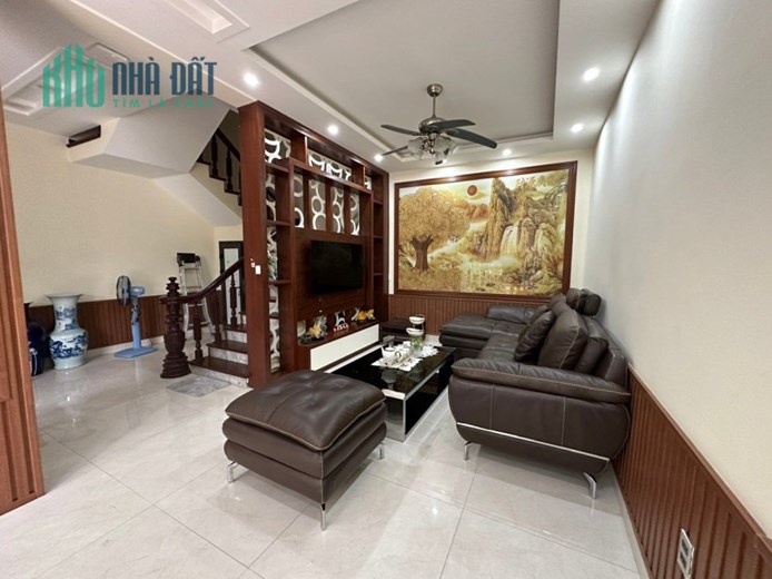 Cho Thuê Cả Nhà Văn Cao 5 ngủ khép kín Quá Hợp Lý