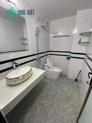 Bán nhà Nguyễn Trãi 35m 5T LÔ GÓC 3 MẶT THOÁNG, Ô TÔ đỗ, 4.25 tỷ