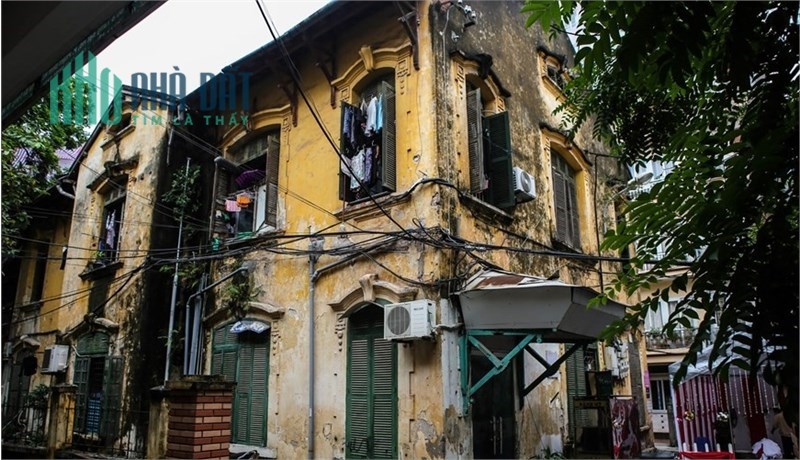 Bán nhà mặt phố Trúc Bạch, phố rộng, vỉa hè to, DT 180m2 chỉ 44 tỷ. 0338080356